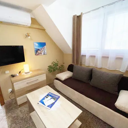 Apartman Siesta Buek - Buekfuerdo Exterior photo