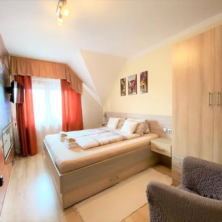 Apartman Siesta Buek - Buekfuerdo Exterior photo