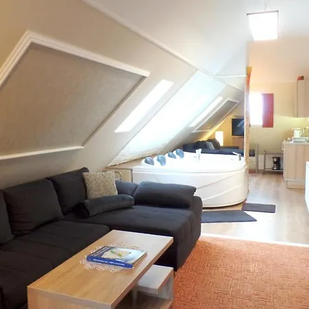 Apartman Siesta Buek - Buekfuerdo Exterior photo
