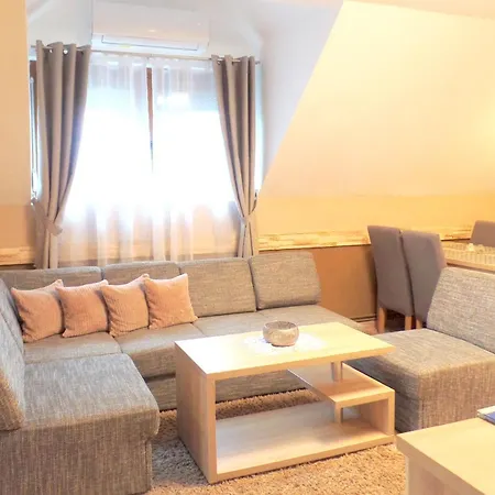 Apartman Siesta Buek - Buekfuerdo Exterior photo